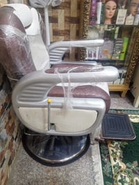 كراسي حلاقه ثنينهن نضيفات اريدهن 150 وهذا الرقم صاحبهن لحد يدخلي خاص ‏...