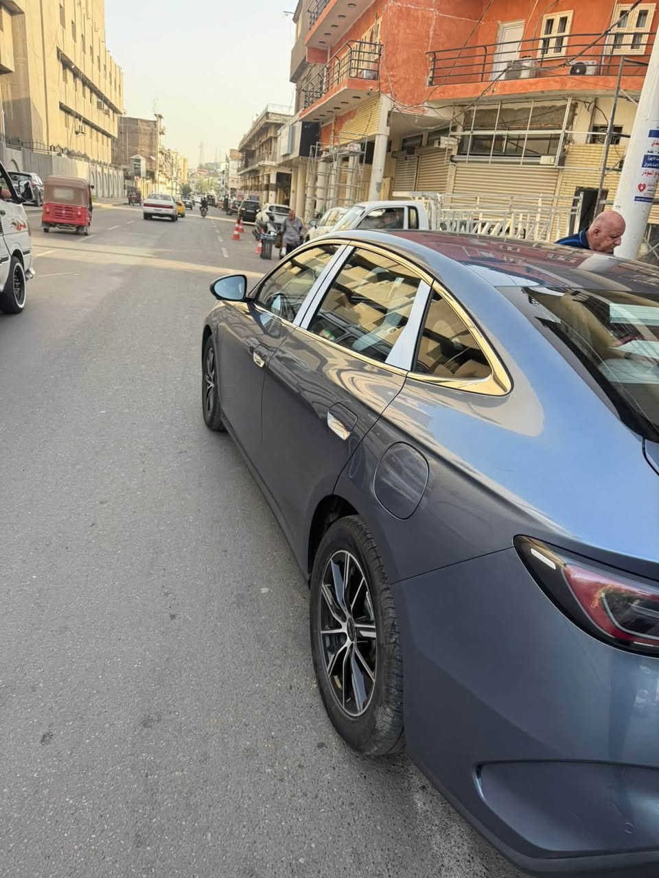 السلام عليكم شباب 
 بي واي دي سيل 6 للبيع
اللون اررق بلو بيري 
موديل 2025
رقم بغداد 
ماشية 13 الف كيلو 
بطارية 80 km
السيارة 4 كامرات 
شاشة كبيرة دوارة 
حساس امامي خلفي 
داخل ابيض 
بصمة وكارت 
مكفولة كفالة عامة من الصبغ
بيهة رصعة بل جنطة وشخط بل جاملغ الامامي والدعامية فقط ممصلحات موجودات
مكاني شارع حيفا او حي العامل 
***********
