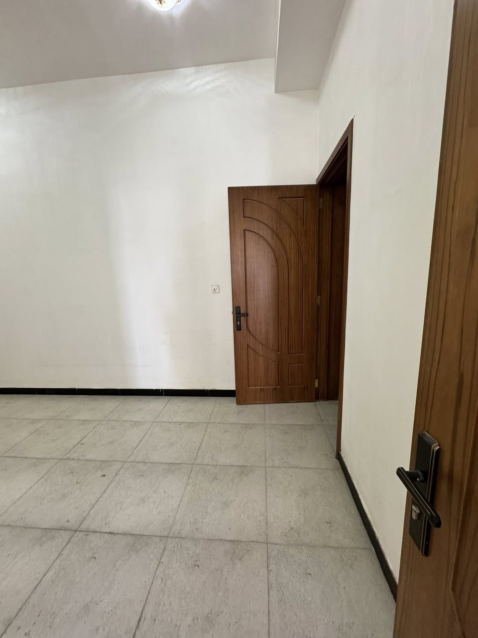 � شقة للإيجار بناء جديد VIP ✨
📍 الموقع: نادر الثانية خلف فاميلي مول
📐 المساحة: 160 متر

تتكون من:
▪️ استقبال
▪️ مطبخ
▪️ كليدور
▪️ منور
▪️ مجمع صحيات
▪️ غرفتين نوم

📞 للاستفسار:
علي عذاب
***********
***********

📍 أو زيارة مكتب الشمري الكائن في نادر الثانية مقابل سكلة صدام
