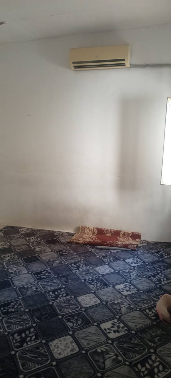 سلام عليكم بيت للبيع100م مع عرصه 100م ينباعاسوه او بس لبيت مكان البيت نجف شارع كربلاء عمود175طريق ياعلي كامل الخدمات مشمول بلتطويب سعر لبيت12مليون مكان حلو وكله تبليط خط مولد كل الخدمات موجوده تابع الفيديو***********

