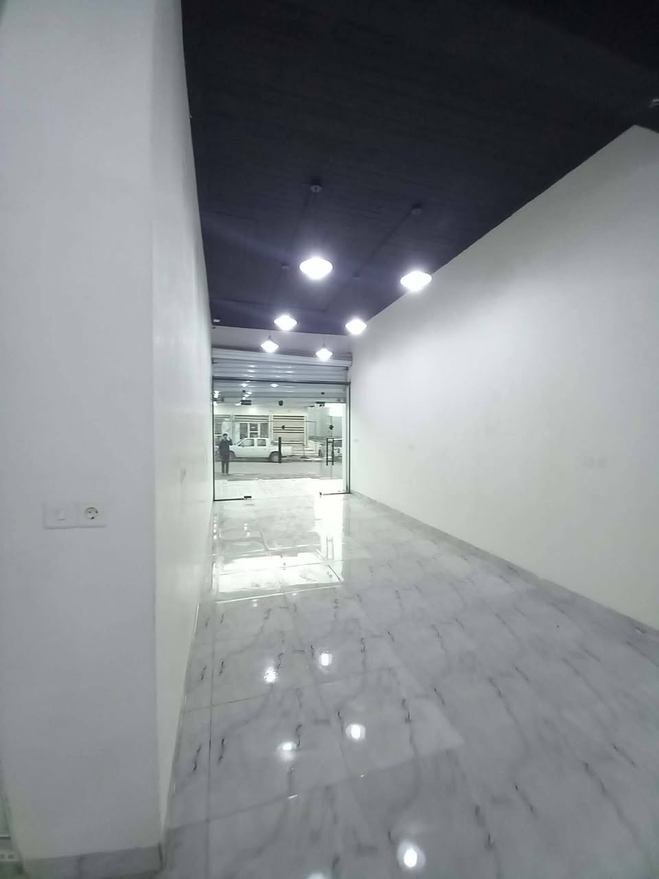 السلام عليكم 
مولات للايجار في حي سماح الاركان على شارع 20
موقع مميز
مساحه المول 100 متر الواجهه خمسه والعمق 20 
يحتوي كل مول صحيات ونظام سبالت نظام كاميرات مجهز بالكامل 
تسليمه فوري 
***********
***********
