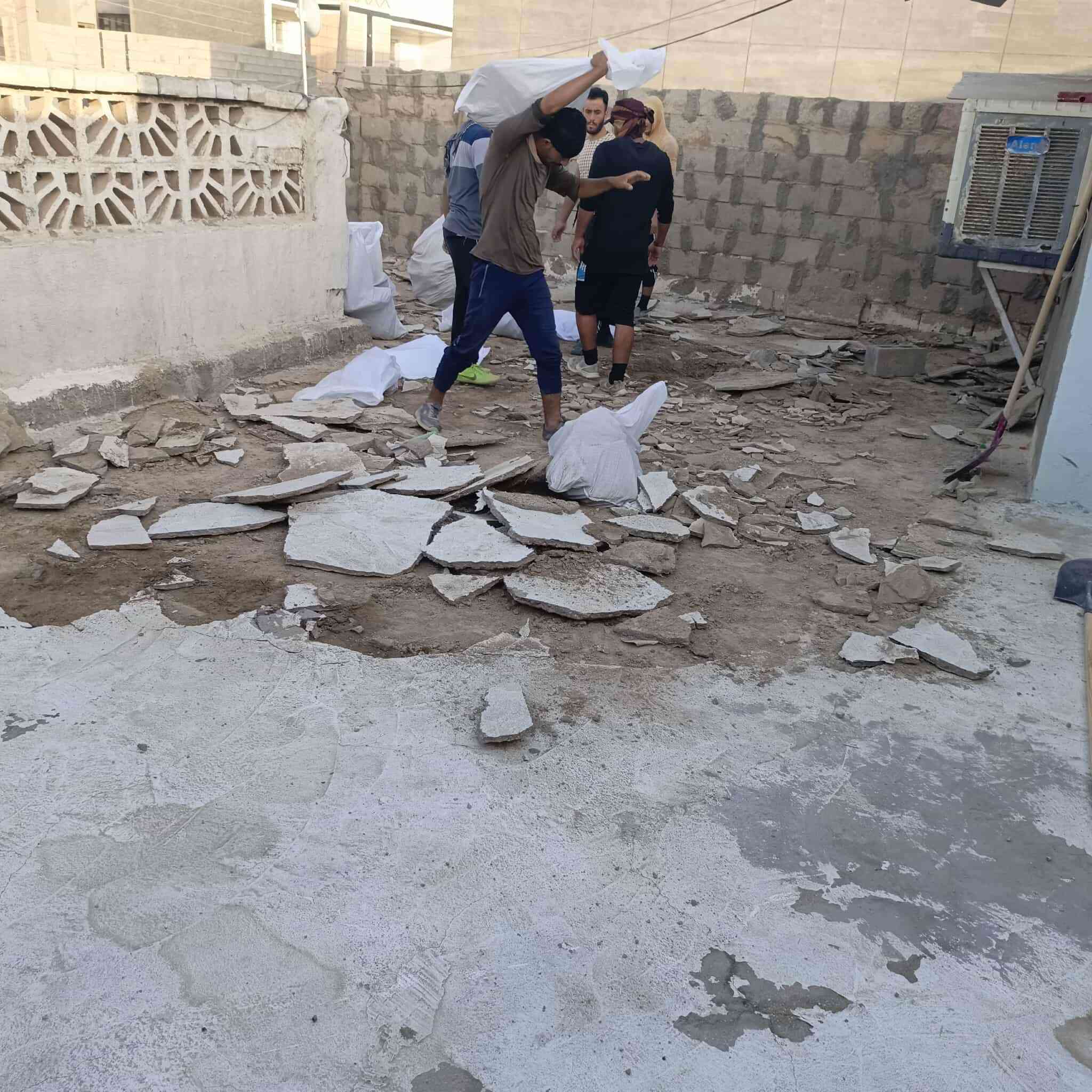 سلام عليكم  / يوجد كادر عمل جاهز/ تصعيد مواد/ تنضيف بيوت/ تفليش/ تكشيط/ تنضيف حدائق/ دفن نهري  / شقلنه ليل ونهار   /ومعداتنه جاهز/ ماعليك بس تصال على رقم  /     ***********
