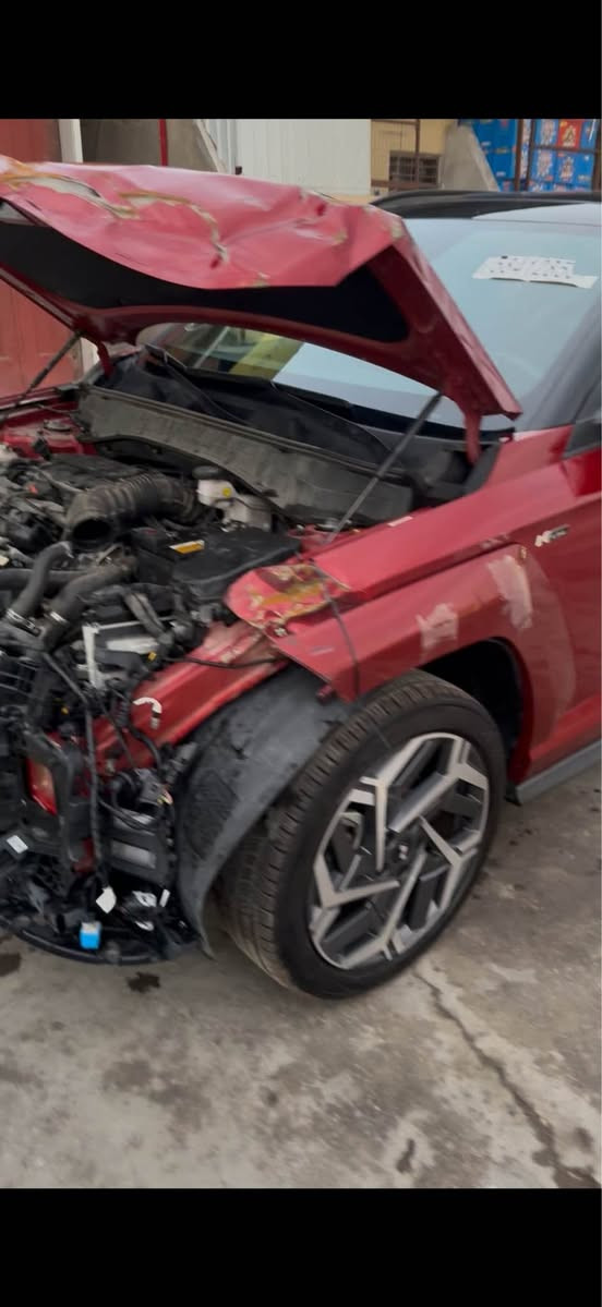 السلام عليكم

للبيع فقط هونداي كونا Nلاين  
2024 HYUNDAI KONA N LINE
فول فول مواصفات ماكو اوبشن ﻣﻣـآ بيها 
بصمه،سلايد روف،كشنات تدفئه،كير تعليك،كشنات كهربائيه 3 طكات،كامره360،رادار امامي جانبي وبعد هواي مواصفات

ع حادثها ابيعها بارحه وصلت مَــن امريكا 
صور الحادث مرفقه ضمن الفيديو 

عداد المسافة 20 الف 

حجم المحرك 1600 تيربو 

مكان السيارة بغداد جميله

السعر 15،000$ وما اتوقع اكو هيج سعر 

هاتف *********** علي المندلاوي بغداد, العراق
