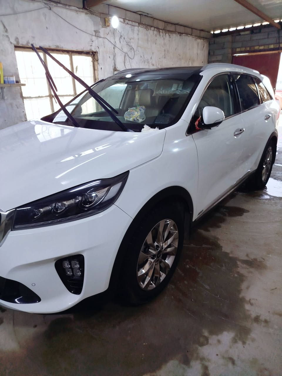 سلام عليكم يوجد بوليش كافة انواع السيارات مع حمام للغرفه جلي لايتات تكحيل الخدوش  تلميع الجام والدواخل صالون كامل لسياره المكان بصره قضاء القرنه رقم الهاتف ***********واتساب
