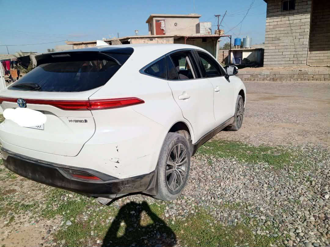 سلام عليكم
للبيع سياره تيوته فينزا 
السعر 235$ بي مجال لشراي

تويوتا فينزا 2022 – هايبرد XL وارد امريكي حادث  جاملغ وبونيد  والباقي لايوجد صبغ

سيارة SUV أنيقة تجمع بين القوة والاقتصاد، مع مواصفات راقية تناسب جميع الأذواق!
ا
المواصفات: – محرك 2500 سي سي هايبرد 
– نظام دفع رباعي  (AWD)
– فول عد البانوراما 
- نظام كاميرات 360 درجة (4 كاميرات) 
– مرقمة  بسمي شرط التحويل 
– مقاعد جلد  بتحكم كهربائي
– تدفئة وتبريد للكراسي الأمامية
– شاشة وسطية كبيرة تدعم Apple CarPlay وAndroid Auto
– عداد ديجيتال متطور
– صندوق خلفي كهربائي
– إنارة LED أمامية وخلفية
– تشغيل بصمة + دخول ذكي
– تحكم كامل من الستيرن
– نظام تثبيت سرعة ذكي
– حساسات أمامية وخلفية
– مكيف أوتوماتيكي ثنائي المناطق
– حساس امامي خلفي 
– نظام سماعات jbl 
العداد 20 الف مايل قابل للزيادة 
الموقع: صلاحالدين /قضاء بيجي قريه المالحه 

للاستفسار: الاتصال ع خط او،واتساب
***********
