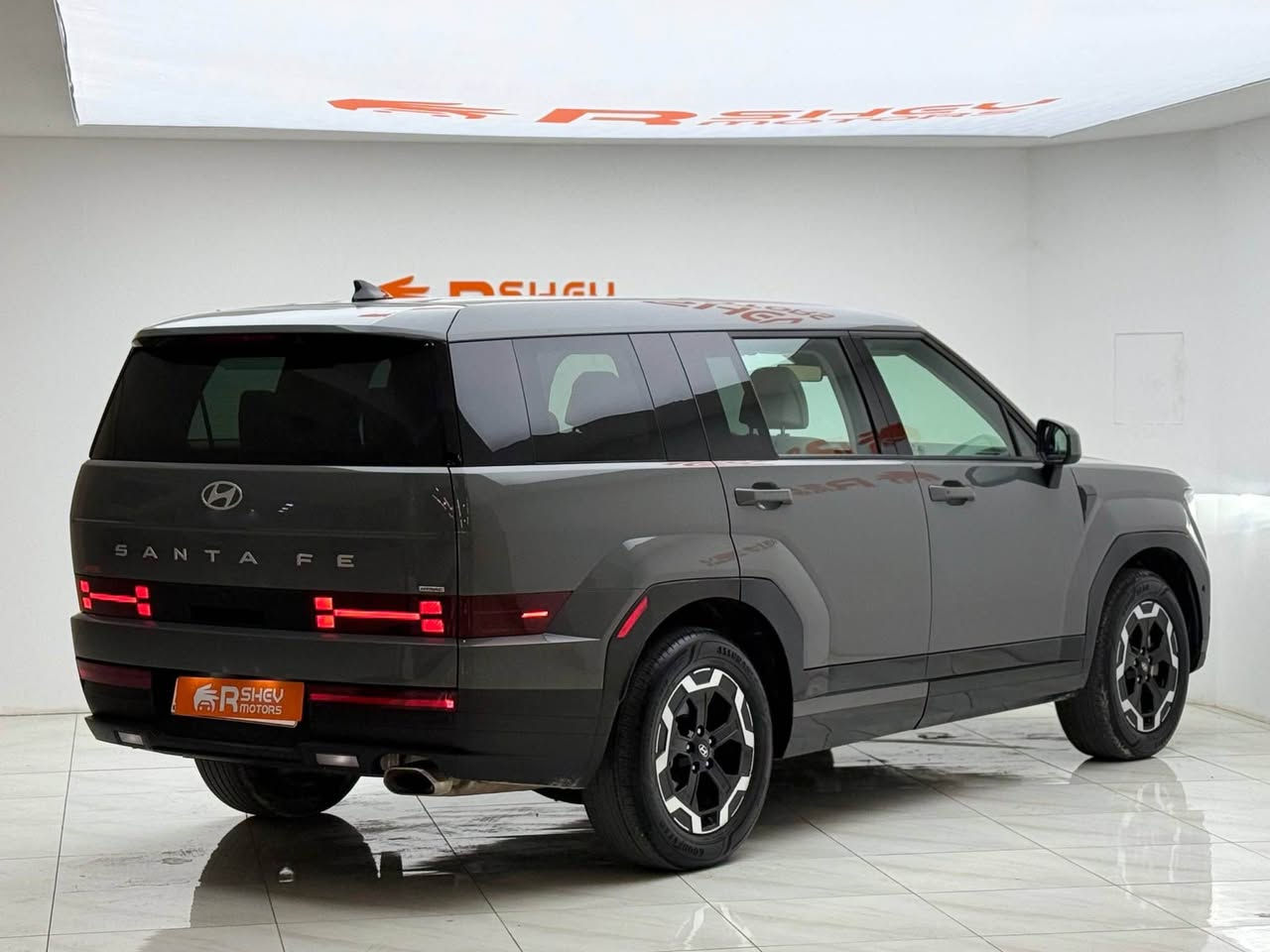 الشكل الجديد كلياً 😍🔥
Hyundai Senta fe 2024
هيونداي سنتافي ٢٠٢٤
مواصفات SE

مكينة ٤سلندر حجم ٢.٥لتر تنفس طبيعي
ماشية 18,000 ميل و بحالة ممتازة 

ضرر السيارة قطعتين بدون دواخل نهائياً ايرباك ستيرن و دكمة سستم شركة و ر قم الشاصي مع الصور موجود
السيارة كلش حلوة و نظيفة 

رقم اربيل الدولي سنويه جديدة و شرط التحويل 
مكفوله من كير و محرك و كهربائيات

و ب سعر(235$) ورقة و بيها مجال

مكان السيارة

دهوك -معرض ارشف R-Shev
رقم51 من معارض التيرمينال 

***********
*********** دهوك, العراق
