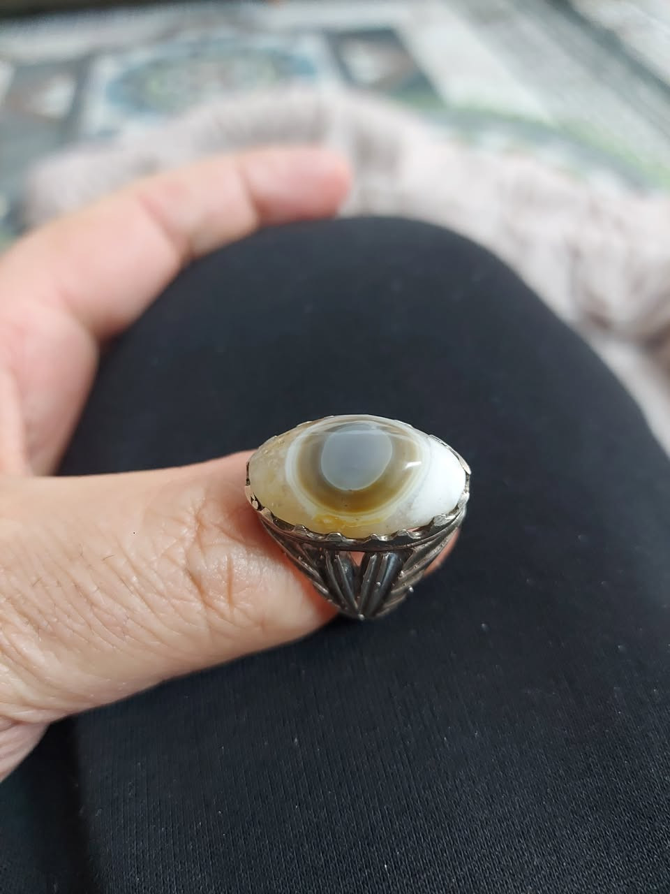 سليماني قديم عين رصاصي وعسلي  ومعطف بابيض  بي عطف صياغه قديمه قيله حجره تفتح النفس مكاني بغداد حي الجوادين  ***********
