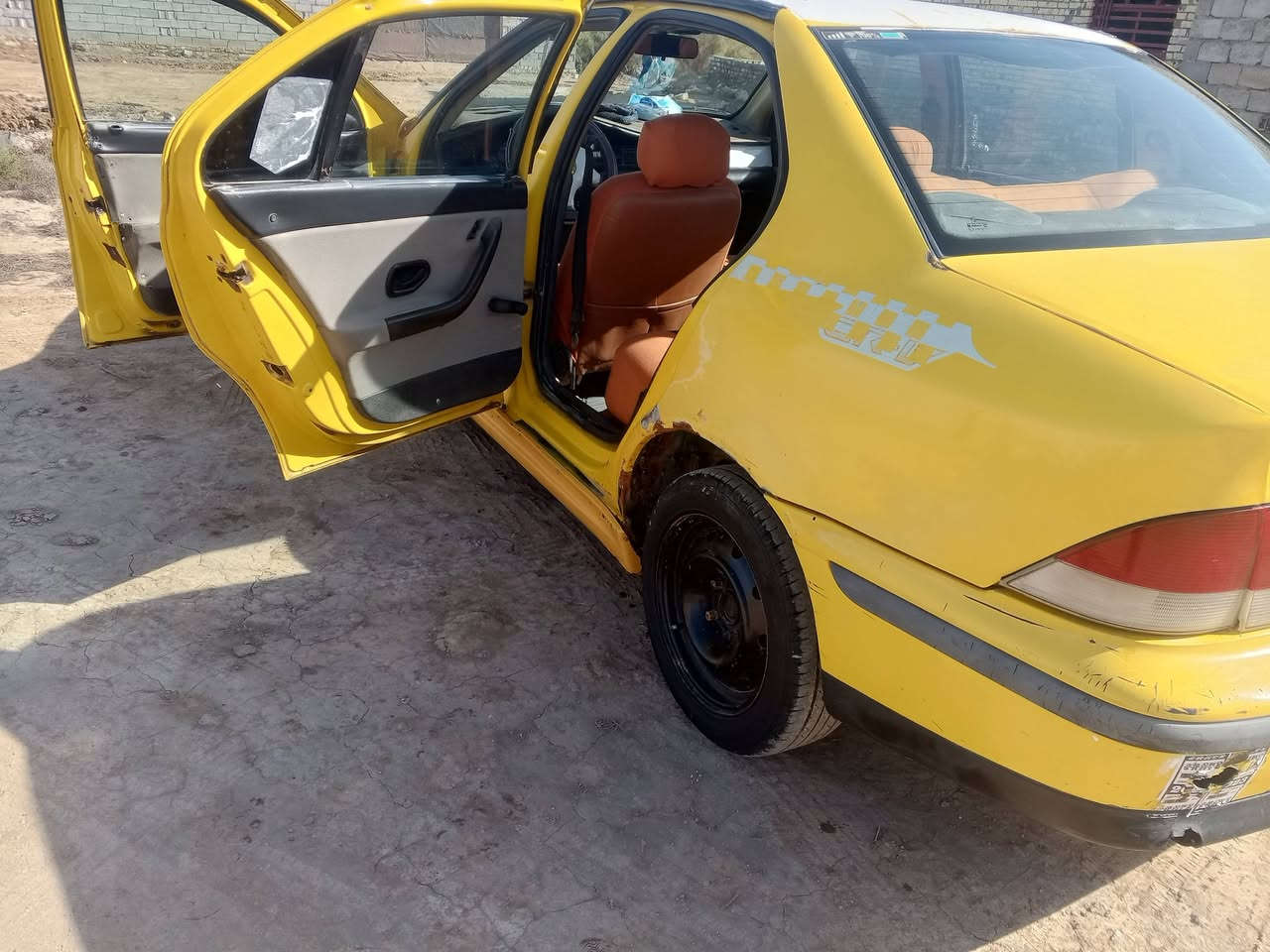 السلام عليكم سمند 2009سياره جاهزه حداديه جديده عربانه الوره صار 10تيام من فتحته دوشمه كاعيه كهربايات شغله كلهه مطلوبه غرامات سنويه لاصليه رايحه عندي كتاب من المرور وعندي سنويه ستنساخ سياره جاهزه من كلشي 
ابيع جوم حديد بس مداور 18وبيهه مجال بصيط
***********
