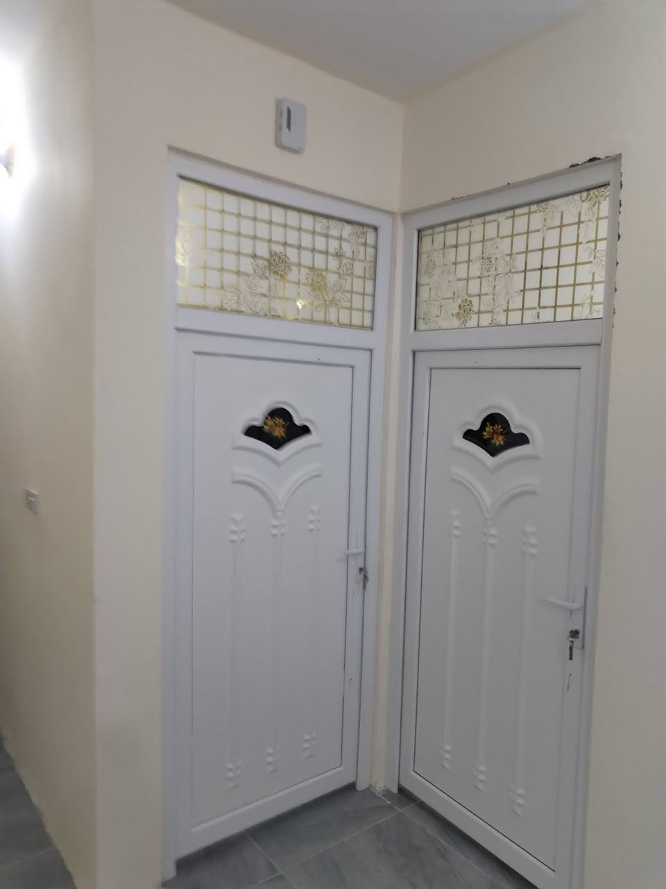 مشتمل للأيجار طابق ثاني مساحه ١٢٠ واجهيه ٨أو نزال ١٨ واضح بل صور بناء جديد غرفه نوم استقبال صاله مطبخ ٤في ٤حمام داخلي منور صحيات ركن مدرسة الأخلاص او شارع ابو عامر مقابيل بيت ابو عامر ***********
