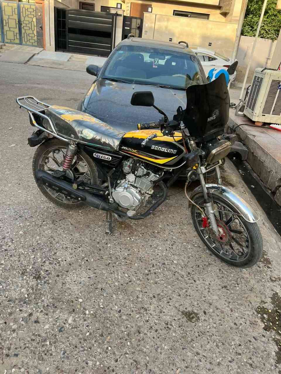 دراجه سفان سولينك موديل ٢٤ نضيفه وحلوه مابيها اي نقص بيها ورقه كرتونيه سعر ٥٧٥ رقمي ***********

