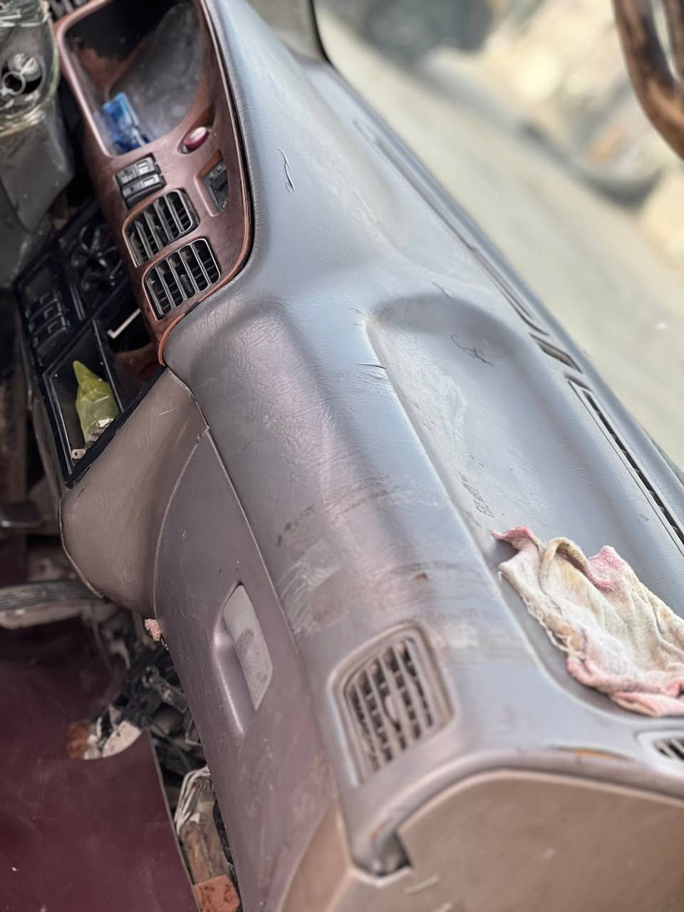 بسم الله الرحمن الرحيم
كيه بريجو موديل 96 معمره جديد المكينه بيه خيط بخار 
كير اكسل شواسي مكفولات 
تخم تاير جديد صدر خلفي امامي جديد كهربائيات كله شغاله عالي ناصي دبل اشاره كشافات سكن سنويه 30 رقم واسط انكليزي مميز تحويل تريد وكاله تريد تحويل هيئه وغرامات مسفره هزه جديده 
المكان بغداد الشعله السعر 43 وبيه مجال ***********
