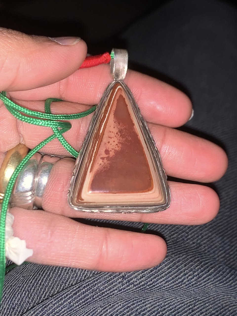 اللهم صل على محمد وآل محمد وعجل فرجهم
كلاده فضه صياغه يدويه

حجر جزع يماني طبيعي وازعي حجم راهي تقريباً ٥ سانتيم اكثر مثلثه 

السعر ٨٥ الف مع التوصيل


**إذا كنت صاحب هذا الإعلان وتريد حذفه لأي سبب، رجاءا أرسل رسالة إلى الدعم الفني**