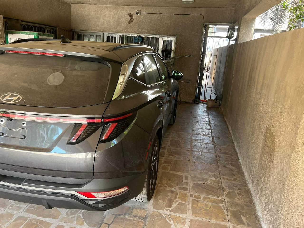 سلام عليكم ورحمة الله وبركاته 
توكسان وارد أمريكي  
موديل 2022
محرك 2500 
فئة SEL
فتحة 
تدفئة تبريد بالكشنات 
رادارات إماميه وخلفية
كاميرة 
مراقبة خروج عن المسار  
كروس سرعة 
شحن وايرلس 
ماشيه 69600 كيلو 
السعر 17000 وبيها مجال
للاستفسار *********** 
حادث بابين مبدل ومصبوغ 
للبيع او مرارس بموديل حديث هايبرد
