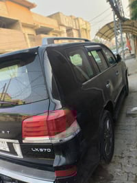 لكزس LX570 • ٢٠١١ • ٨ سلندر ٥٧٠٠