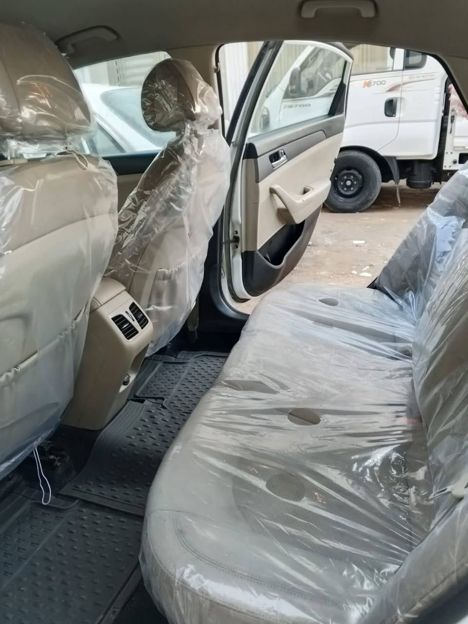 السلام عليكم
هونداي سوناتا موديل 2016
خليجي مكينه اربعه سلندر 2400
تدفئه تبريد خير من الله 
تخم تاير جديد صدر حداديه جديد 
السيارة بيهه اربع قطع صبغ 
السعر 110 وبيها مجال 
مكان بغداد البلديات 
الرقم ***********
