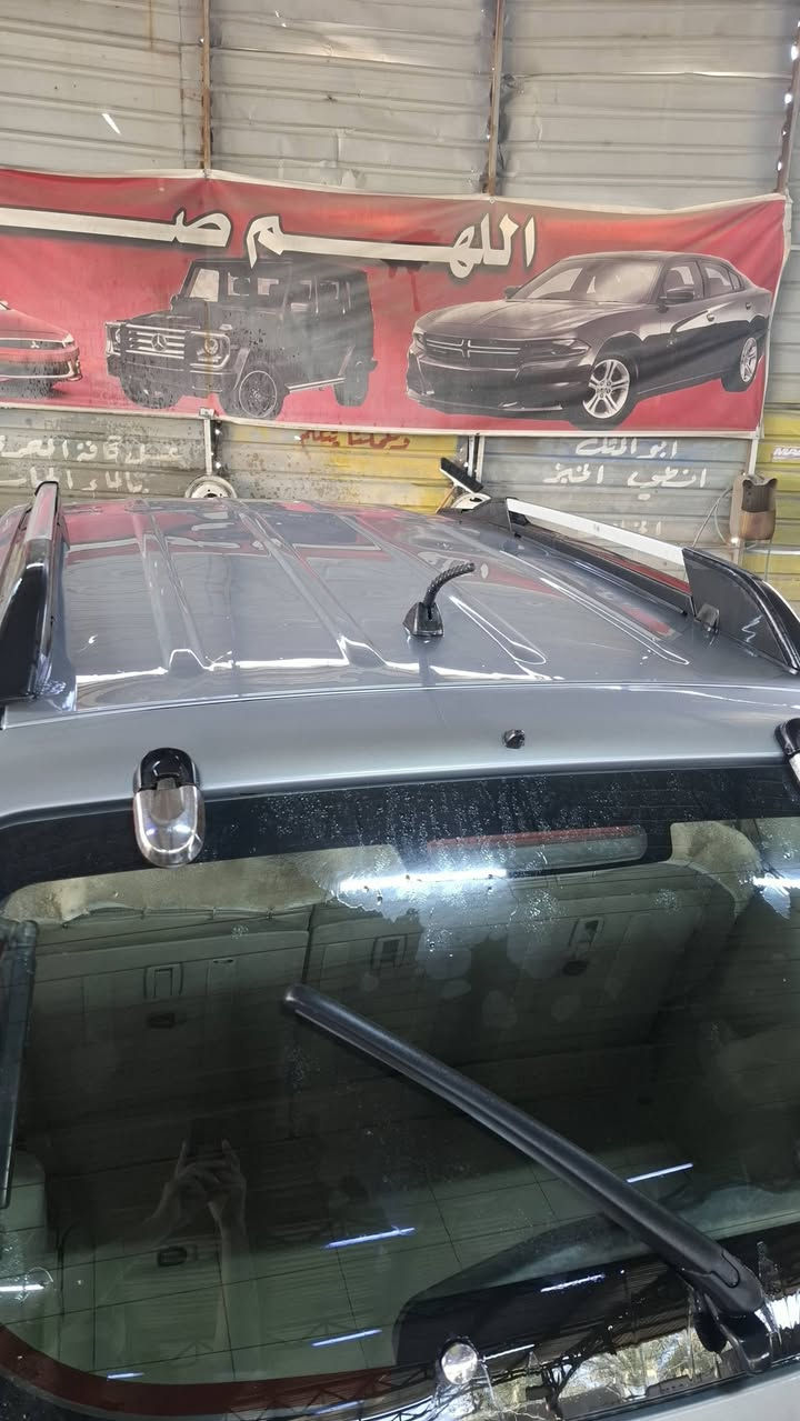 مرخصة الادمن
توسان ٢٠٠٧ خليجية رقم بغداد تحويل مباشر
مكينة ٢٠٠٠ دوش حاوية شرط ترايك وين ميعجبك كير كفالة 
ضرره ضربة ستوتا باب السائق ودوسة يعني نفس الباب مامبدله 
تدفئة تبريد شغال
تخم تاير
حدادية ٨٠ % 
بيه بارد موضح بالصور جدآ قليل 
ملاحظة / السيارة على ايدي وخير من الله الله شاهد مستعجل على بيعته لظروف والشراي بي خير ويدلل وبدون كسر حلال الناس وكلشي ذكرته بالمنشور 
السعر _٩٠  وبيه مجال 
هاتف_***********
