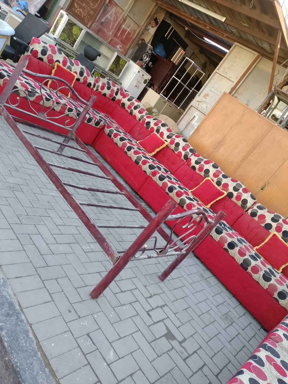 ابو سلام الدبيسي لبيع وشراء الاثاث المستخدم - العنوان البصره القديمه قرب جامع العرب / للاستفسار - اتصل او المراسله على الواتساب - *********** - ***********
