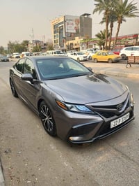 كامري 2023  ستة سلندر ماشية 14 الف ميل اعلة فئة بالمواصفات كامرات و حس...