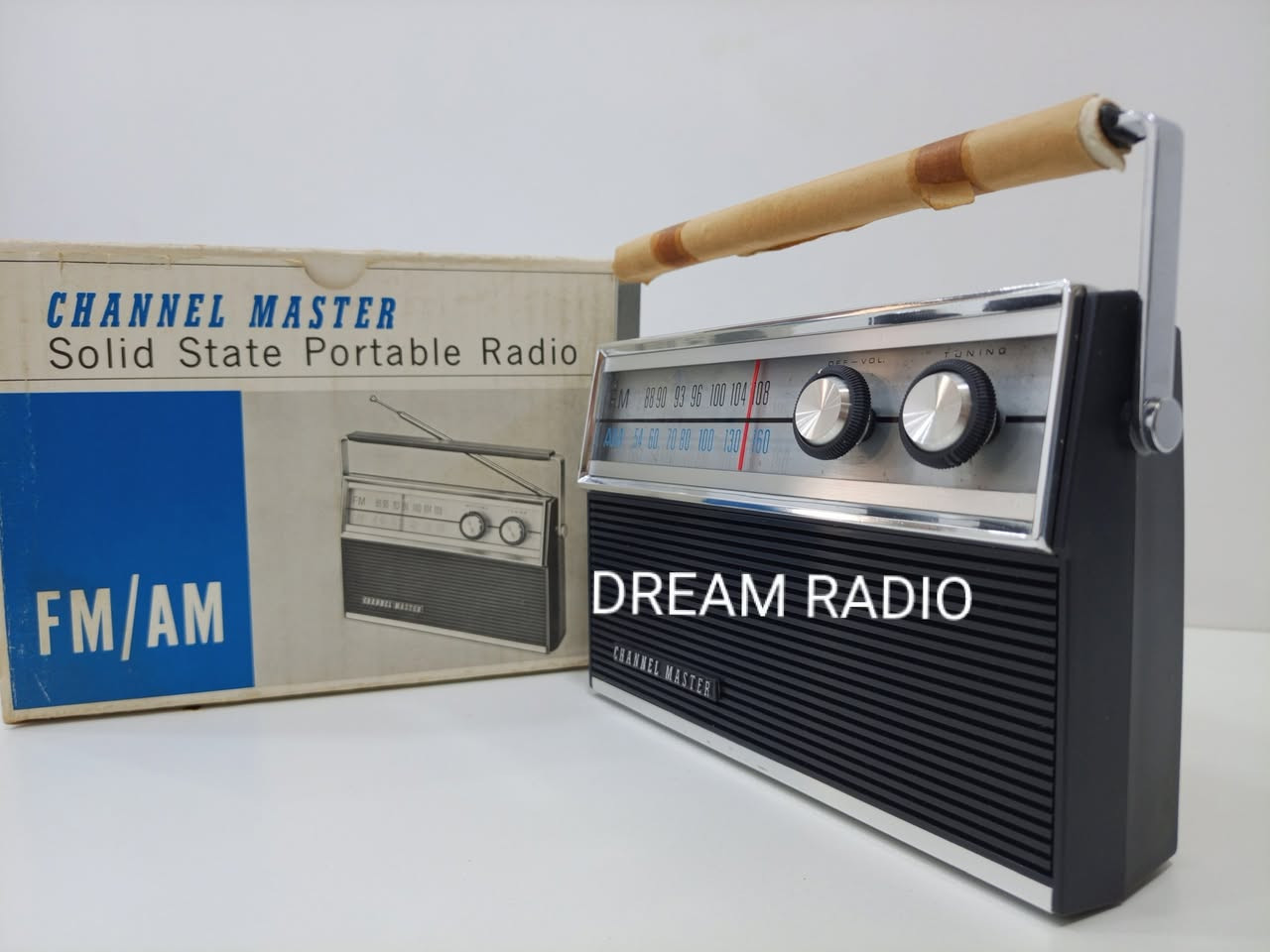 راديو CHANNEL MASTER
انتاج اليابان 1970 
غير مستخدم 
موجات الجهاز FM AM
للاستفسار مراسلة الصفحه


**إذا كنت صاحب هذا الإعلان وتريد حذفه لأي سبب، رجاءا أرسل رسالة إلى الدعم الفني**