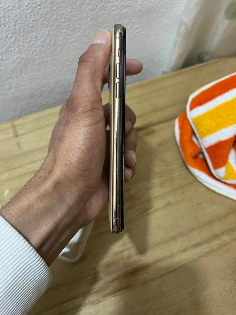 ايفون .11 برو ماكس
ذاكره 256
بطاريه 76
مبدل فقط شاشه جهاز كلش نضيف 
سماعه الي جوه ماتشتغل فقط 
سعره 210 متوازي ع بيعته 
للاستفسار ***********
