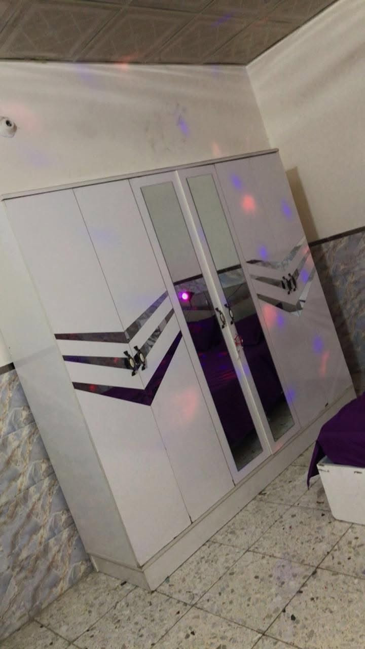 السلام عليكم غرفه نوم للبيع تركي مابيها كسر ولا ضرر  سعرها 300مكانها حي اور ***********
