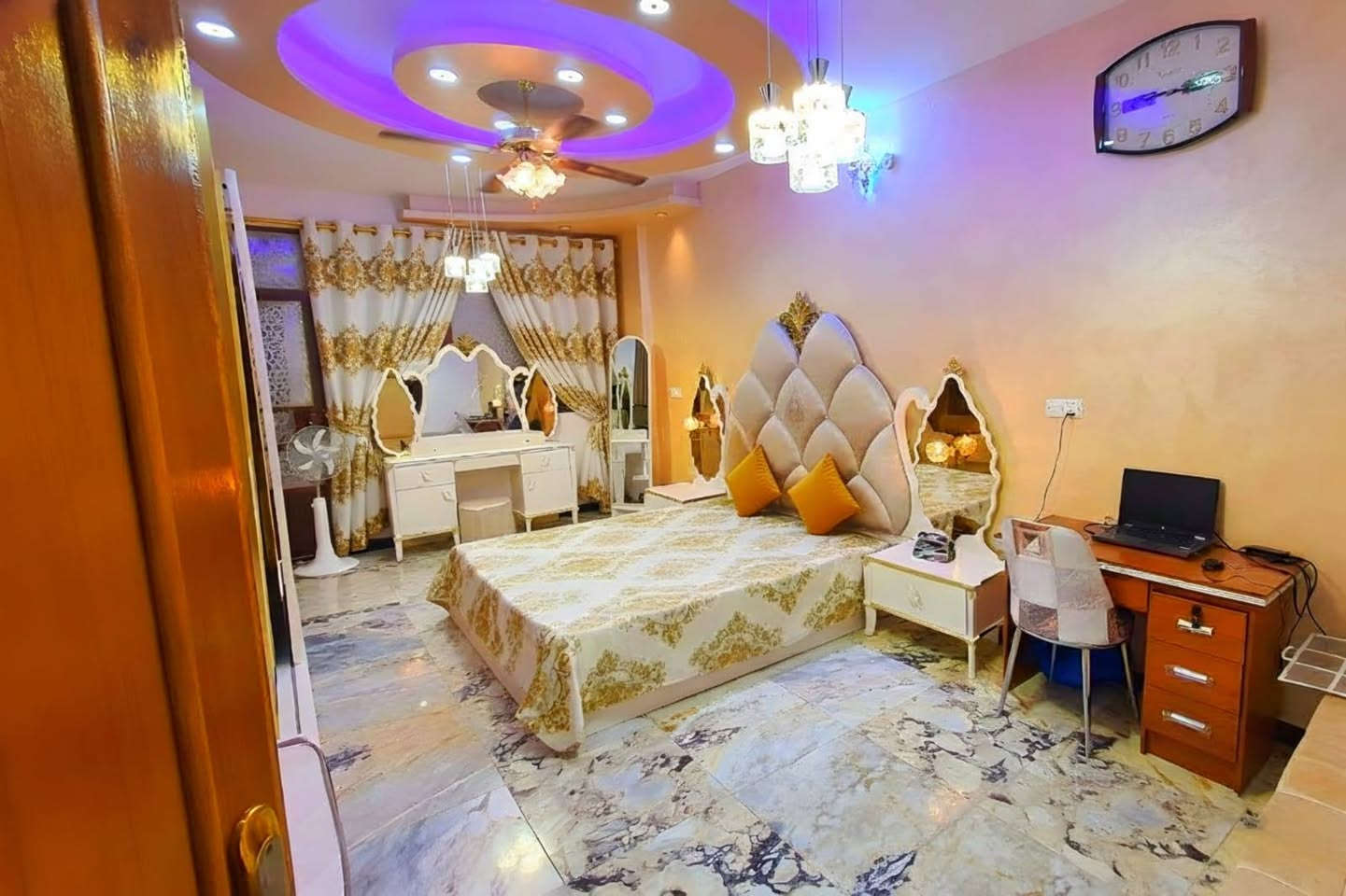 🌼السلام عليكم 🌼
دار #للبيع طابقين بناء حديث ومؤثث / في منطقة الكرخ  موقع جداً مميز خلف مستشفى الكرامه🏨 وكلية طب الاسنان  (منطقة الدوريين )
مساحه الدار  (84) م  واجهة 4 ونزال 21
يحتوي على 
💥استقابل 
💥 2 غرف نوم 
💥مطبخ 
💥wc خارجي 
💥2 صحيات داخليه + منور 
💥ويحتوي على سطح امامي وخلفي 

 للاستفسار  اكثر اتصال واتساب ***********📞
