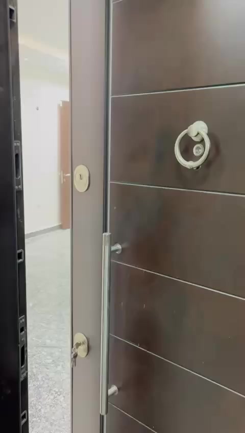 شقة للايجار طابق الاول ٢نوم وصاله ومطبخ وحمام (اليرموك الحمراء م٦١٨ كهرباء خصخصة (***********
