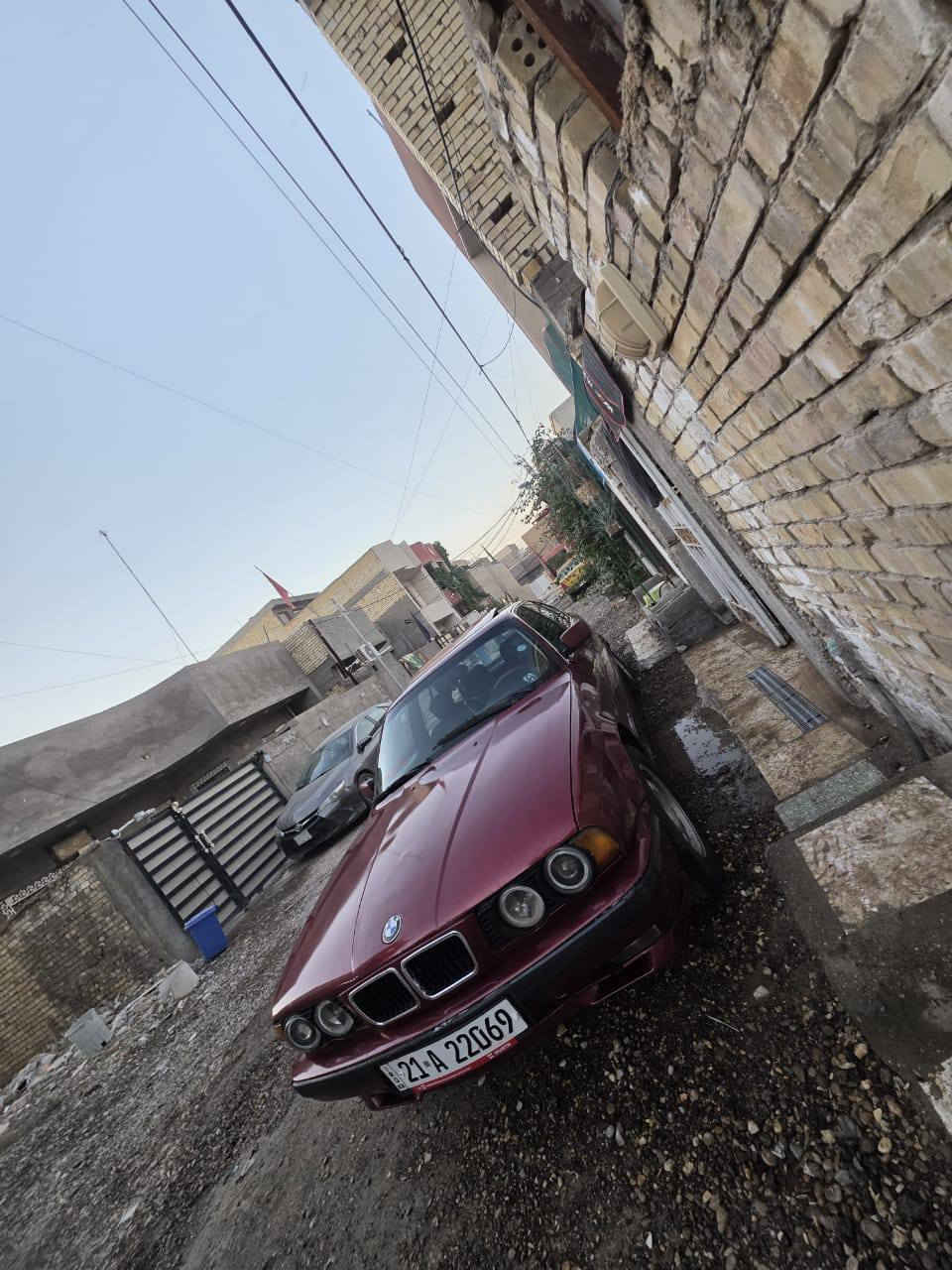 السلام عليكم ...

بيع او مراوس حسب القناعه
BMW 525i 🇩🇪 
                                                                  طراز 1990 أصل بليته وسنوية 
سنوية لغاية 2030 باسمي رقم سليمانيه 

مكينه مسكر عدل (كبس)
مكينه وگير بشرط تبريد ثلج ❄️
داخله كلش حلو تلبيسه جلد من شركة BMW 
تخم اطارات جديده 
صدر امامي و خلفي جديد 
تخم قايش ورولات جديد 
تخم بلك ونوزل وفيت بم وتخم صوندة مال بانزين كله جديد 
ادامه كامله
منظومه لايت زنون بالعالي 
تدفئه بالكشن كشن ميكانيك 
كامره بگ بالمرايه 
سستم صوت يخبل السعر المطلوب 59 $ مكان السياره 
بغداد أو كركوك 
استفسار *********** أو ***********
ملاحظه الدعاميه الخلفيه جديده وغراضه كامله بس بعدني مامكمله بغداد, العراق
