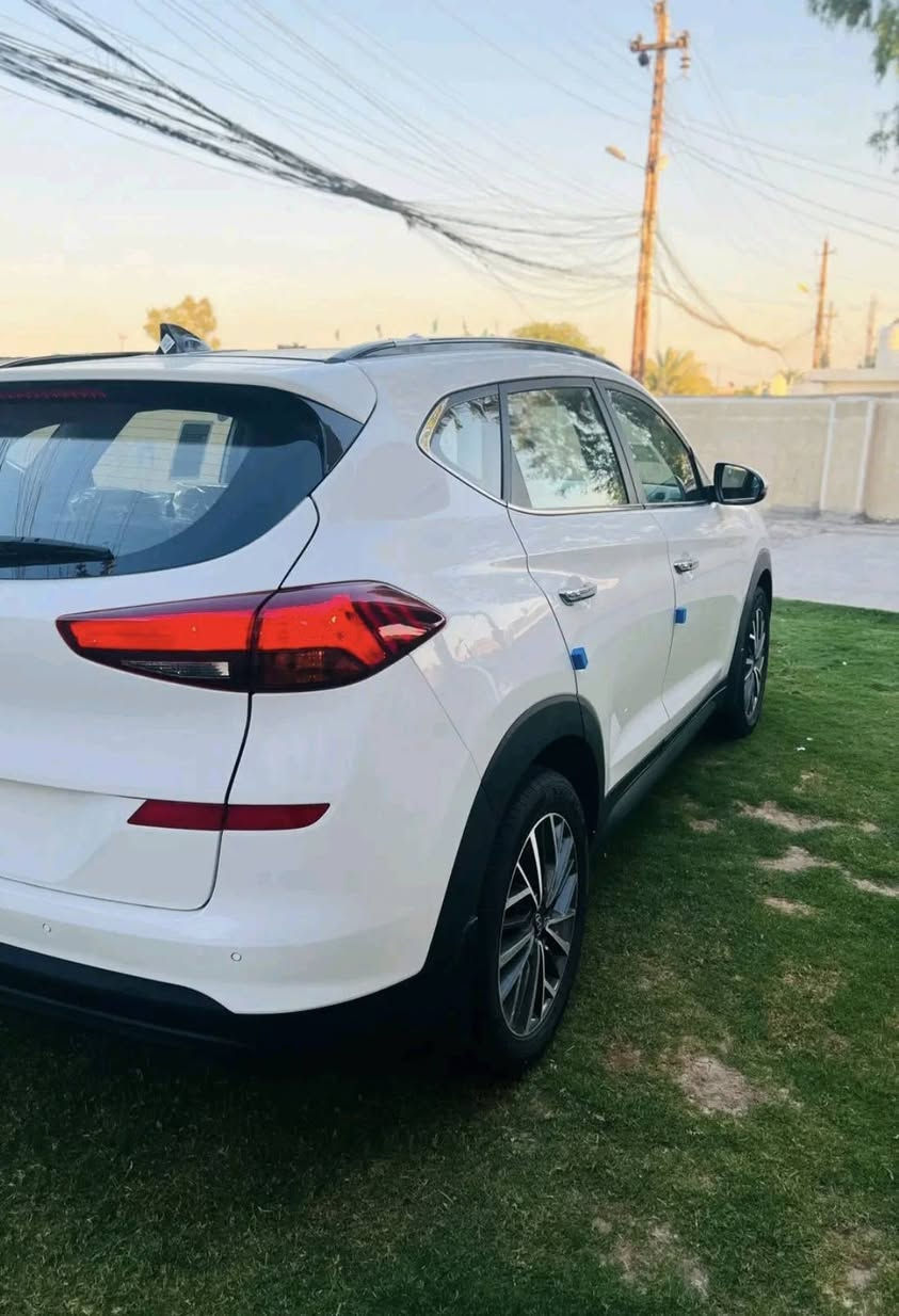 السلام عليكم توسان  2020 فووول مواصفات الكاصد 

رقم بغداد بئسمي تحويل مباشر 

السيارا كلش جديده محرك 2000 دوش مكفول كير مكفول 

بيها فقط تكشير بل بنيد ولباقي مكفول 

مكان السيارا بغداد جسر ديالى الجديد 

للستفسار ***********    // السعر 193 وبيها مجال
