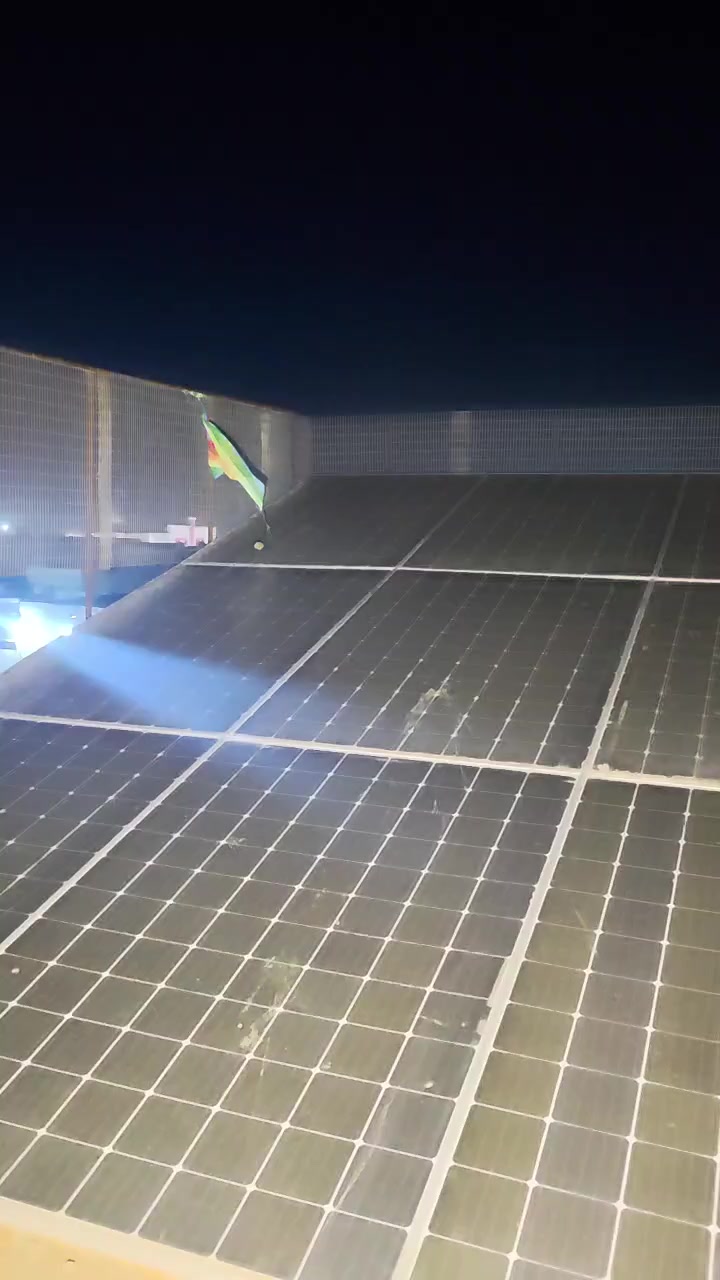 اعلان للبيع طاقه شمسيه ١٢ لوحه و١٢ بطاربه هي وغراضها نقصها انفيرتر  فقط والباقي كله شغال للاستفسار الاتصال    ***********
