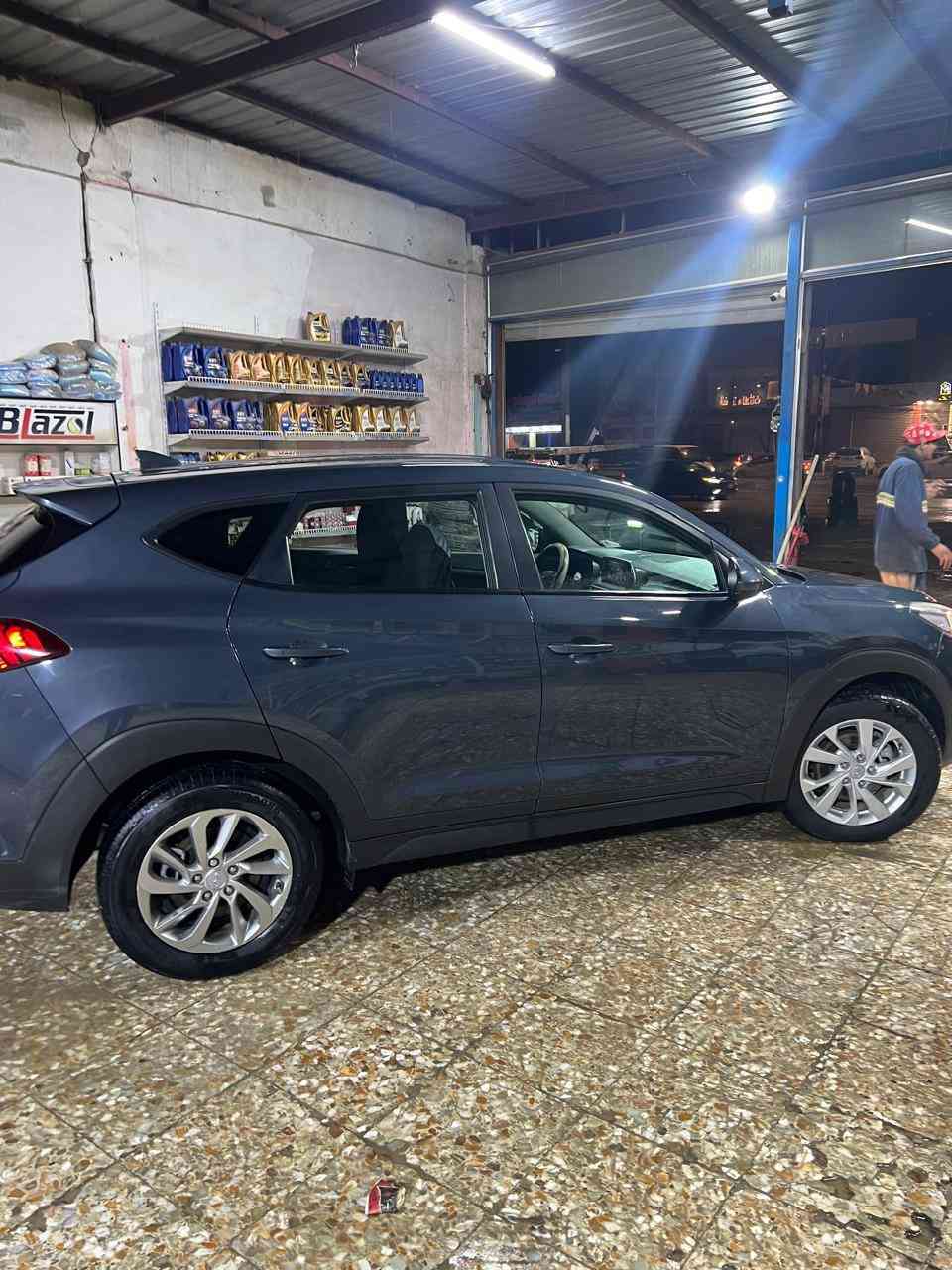 هونداي توسان موديل 2019 وارد أمريكي حادثها جاملغ وبنيد وهنا بل العراق صار بيها صبغ باب وجاملغ وشوية التكملة مال السايق فقط صبغ..
السيارة جاهزة على اخر حباية كير مكينة تبريد تخم تاير باتري كل أمورها تمام تمام وجاهزة.. مكان بابل السعر 160 ورقة وبيها مجال حك جيتك.. اني مكلف بل النشر رقم صاحبها *********** ابو أمير
