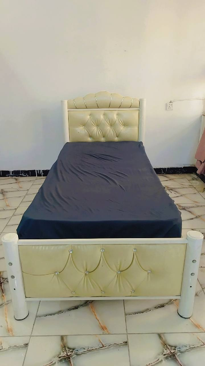 سرير ماركة نظيف كلش فول مواصفات 🔥🔥 
كامل مع السرير الخاص به 
سرير مواصفات عالية وكبير 
لون بيجي يجنن وكلش راقي
والسعر بي مجال
للطلب تواصل على الخاص 
العنوان بغداد الدورة 
الاولوية راح تكون للطلب الاسبق 
لحكو عليه يجنن


**إذا كنت صاحب هذا الإعلان وتريد حذفه لأي سبب، رجاءا أرسل رسالة إلى الدعم الفني**