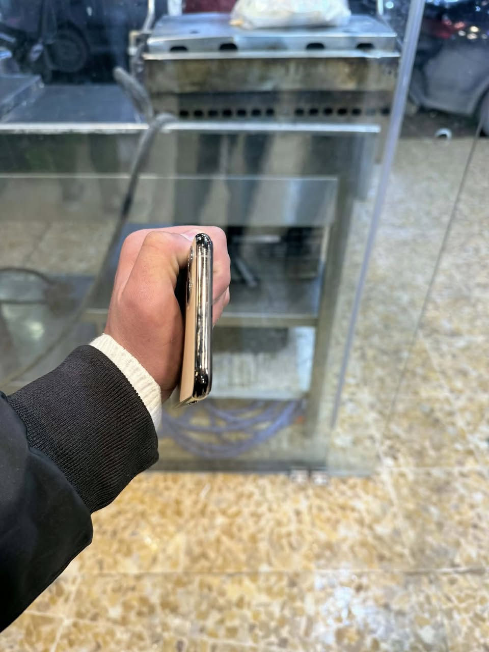 آيفون 11 برو ماكس ذكره 256 جهاز  نظيفةكلش بطارية 75 السعر340 ألف دينار الاستفسار ***********
