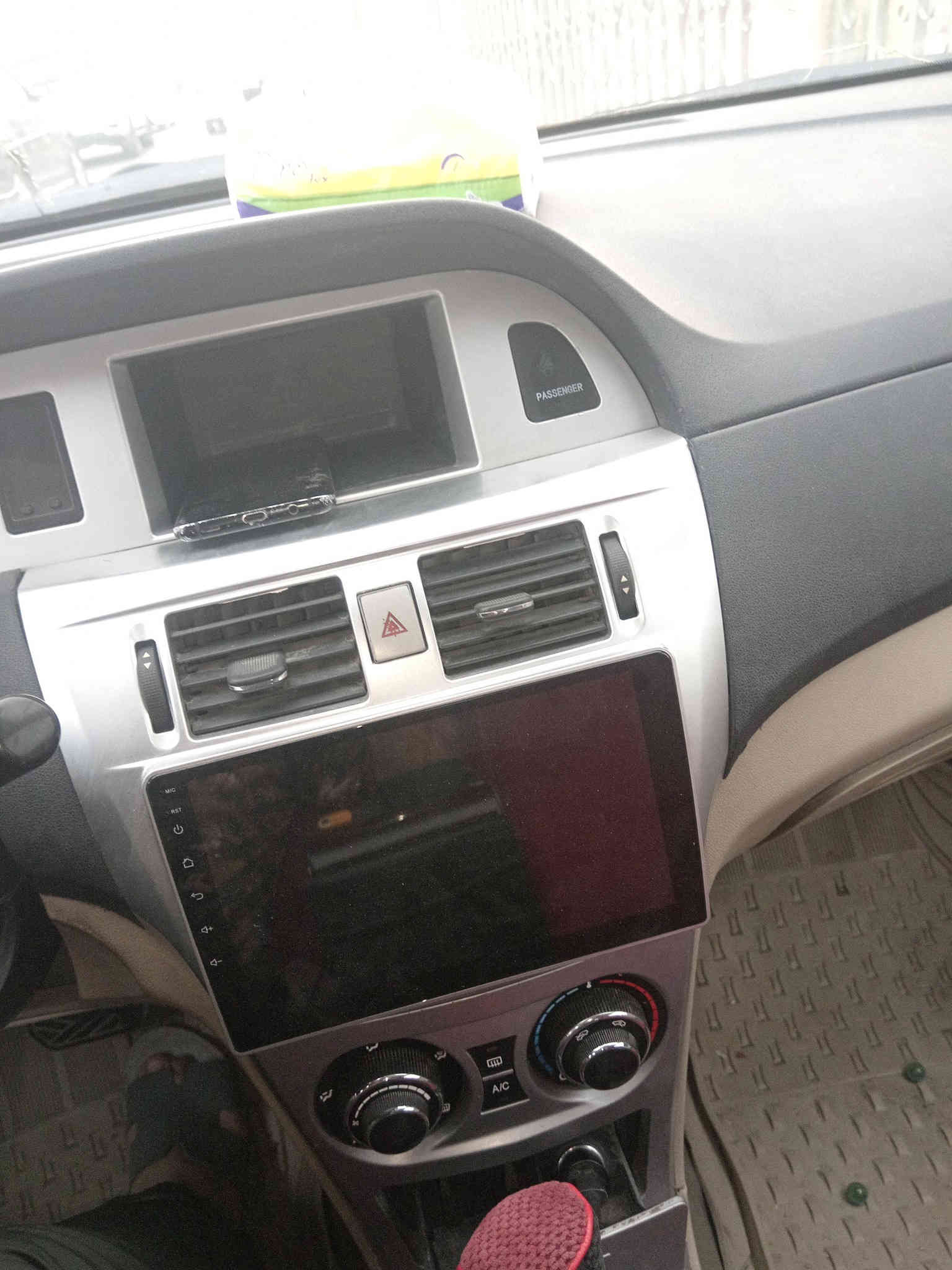 السلام عليكم كريت ول فولكس موديل 12 اوتو ماتيك مكينه وكير كورلا بلادي مكفولات السياره مكفوله كفاله عامه من الحادث بس جانت جارده وصبغناها عام بعدني ممبولشها تحويل مباشر سعرها 50 وبيها مجال للشراي مكاني بغداد للاستفسار الاتصال على ***********
