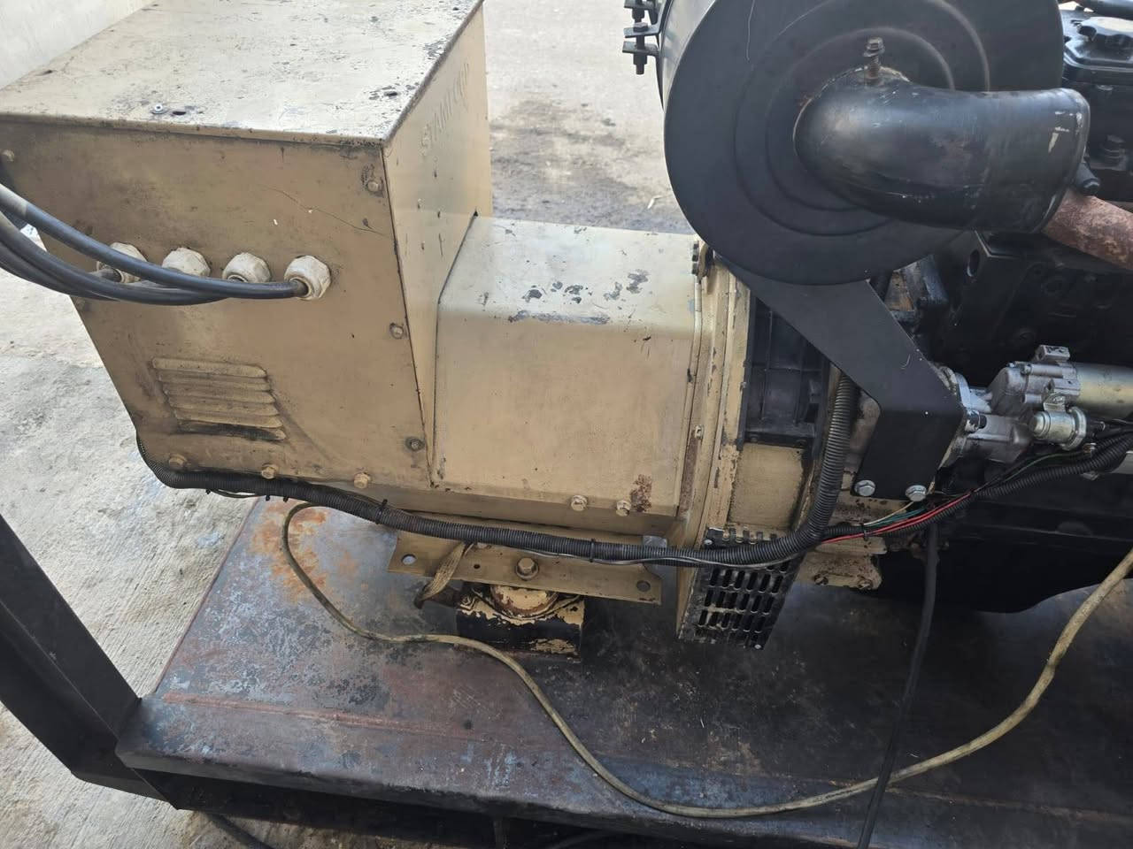 مولدة كمنز 24ولف بلادية راديتر كبير 250kva ستانفورد دمعة السعر 55 ورقة وبيهه مجال
***********
