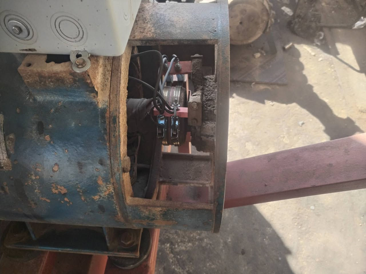 سلام عليكم
حجم المحرك  3000
حجم راس التوليد.    30كيفي 
 ثري فيز جاهزه  من كلشي
السعر 16وبيهه مجال حك جيتك
مكاني القاسم
رقم الهاتف ***********
