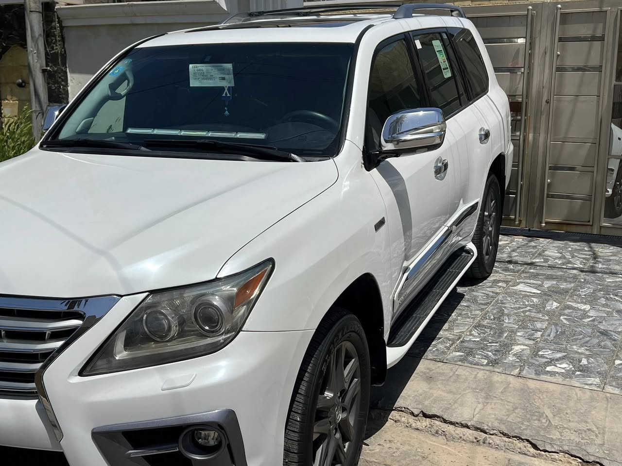 السلام عليكم لكزس موديل 2011 السياره جديد مال بيت بيها صبغ بس البنيد اثر تخريب الباقي مكفول السعر 320 بيها مجال بسيط المكان بغداد 
رقم الهاتف *********** واتساب
