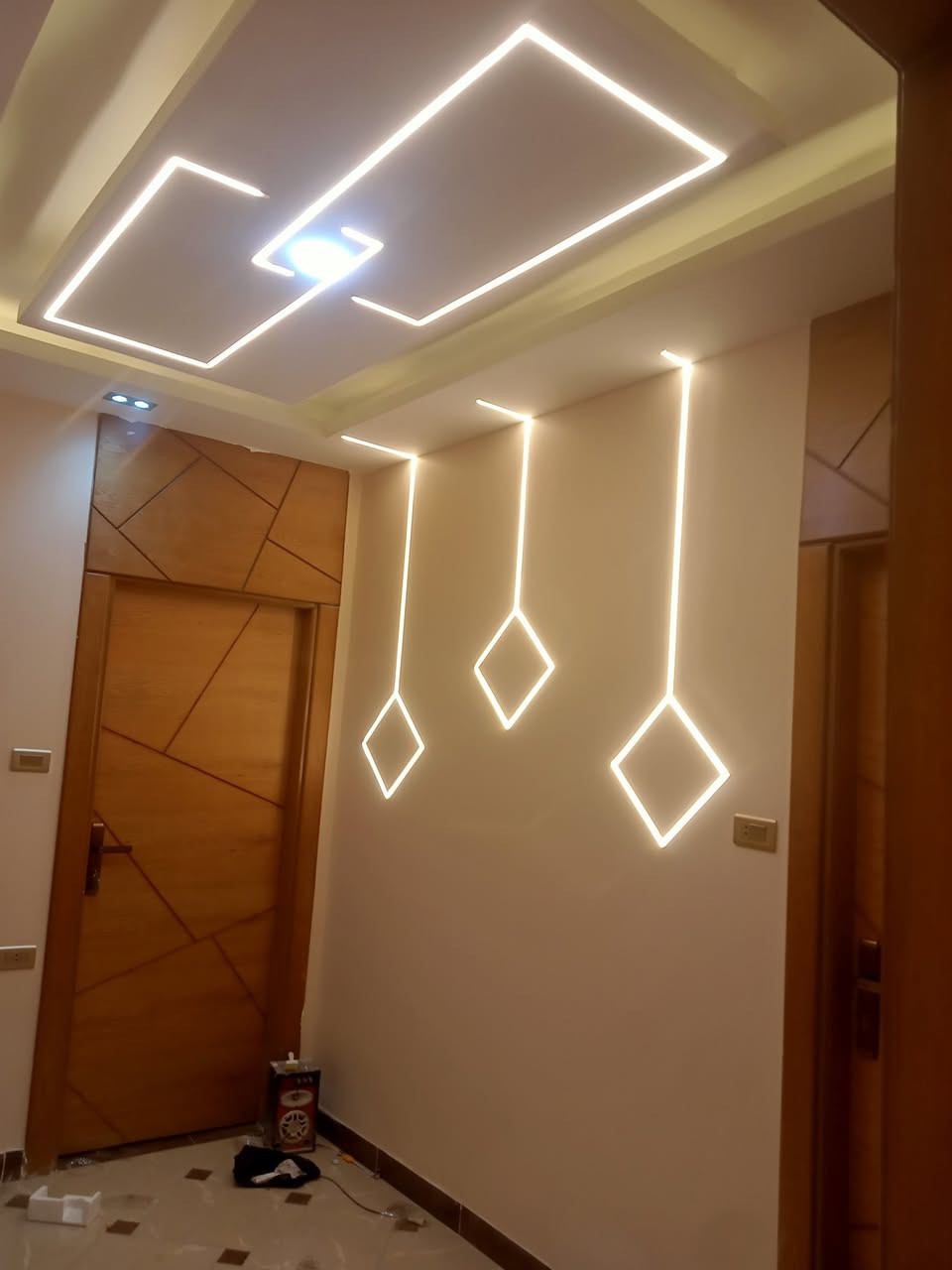 بسم الله توكلنا على الله 
جميع انواع الديكورات 
صباغ دخلي وخارجي 
بديل رخام وبديل خشب واسعار مناسبه لي الجميع 
الشغل داخل بغداد م/احمد المصري ***********
