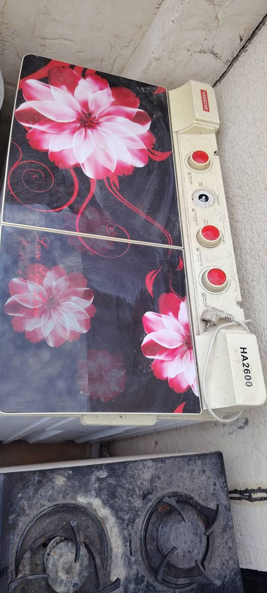 للبيع غساله سعر ٧٠ شرط طباخ شغال نقصه عين بنص ماتشتغل سعره 40 اوفن شرط سعر 20 شافطه سعر 25  تنور غاز سعر ١٠ ومعرض سعر ١٠ وماطور ماي سعر 35 شرط تواصل واتساب ***********
