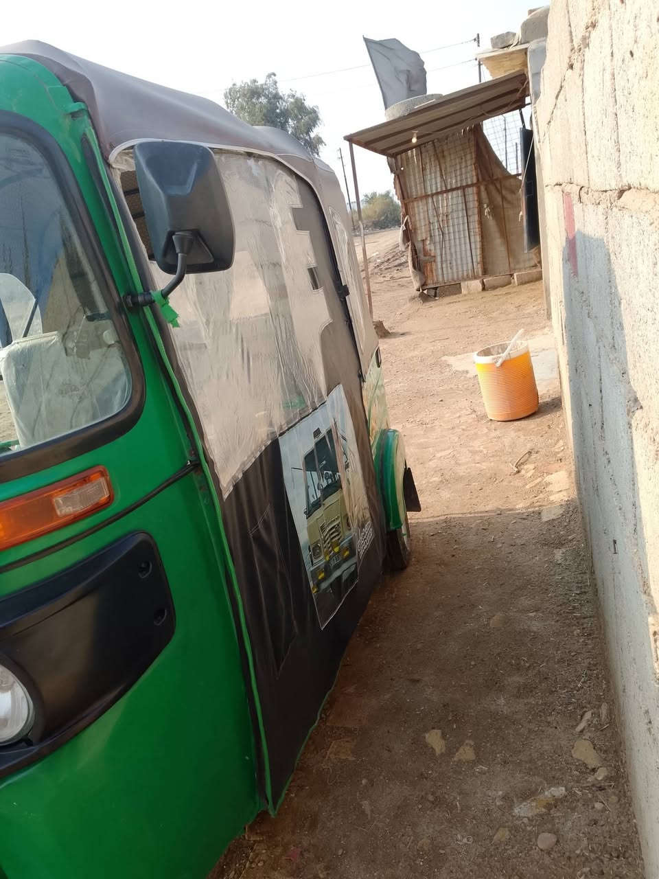 سلام عليكم تكتك موديل 2021 رقم وسنويه بصره هزه جديده يعني بس راعيه يبصملك شرط التحويل تخم تاير جديد لا
تنقيص ولا تبخير ولمكينه مامفتوحه تكتك 
مستعجل عله بيعته 6500 وبيه مجال 
جاهزه للشغل مكاني واسط العزيزيه 
للتواصل ***********
