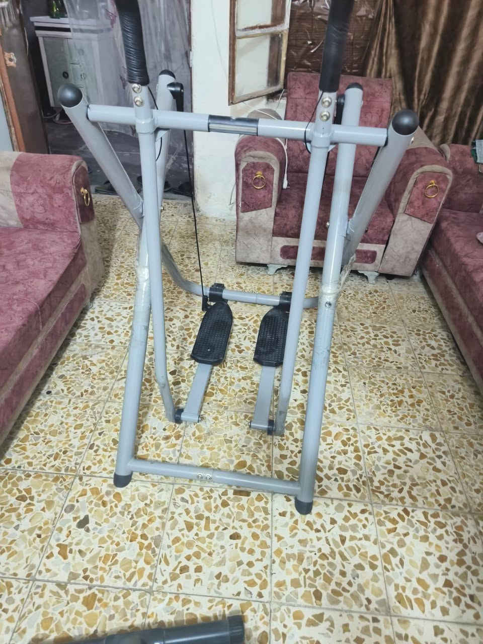 ثلاثه اجهزه رياضي جدد بعنة الكلمة للبيع قيم واخذ حول اتصال   ***********

