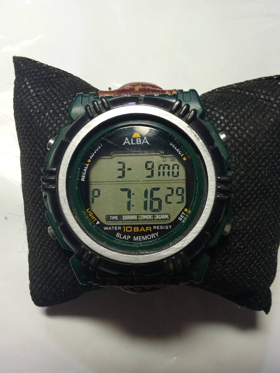 مجموعة ساعات للبيع//الاسعار في التعليقات///يوجد توصيل


**إذا كنت صاحب هذا الإعلان وتريد حذفه لأي سبب، رجاءا أرسل رسالة إلى الدعم الفني**