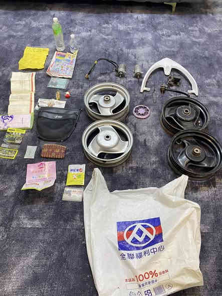 السلام عليكم غراض ماكس+بوليس للبيع كلمن وسعره تريد تاخذهن كلهن ب150 تريد كلمن وسعره مكاني بابل السده الهنديه رقمي***********
