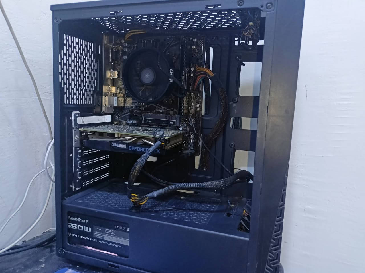 سلام عليكم
Pc كامل للبيع
مواصفات 
 R5 2600 
Ram 16gb 2*8
A520m-v2
M.2 1tb laxer 
Gtx 1660 super zotac
Power 650w rocket 

Monitor 
2k 180hz 24inch
السعر 650 الف 
***********
