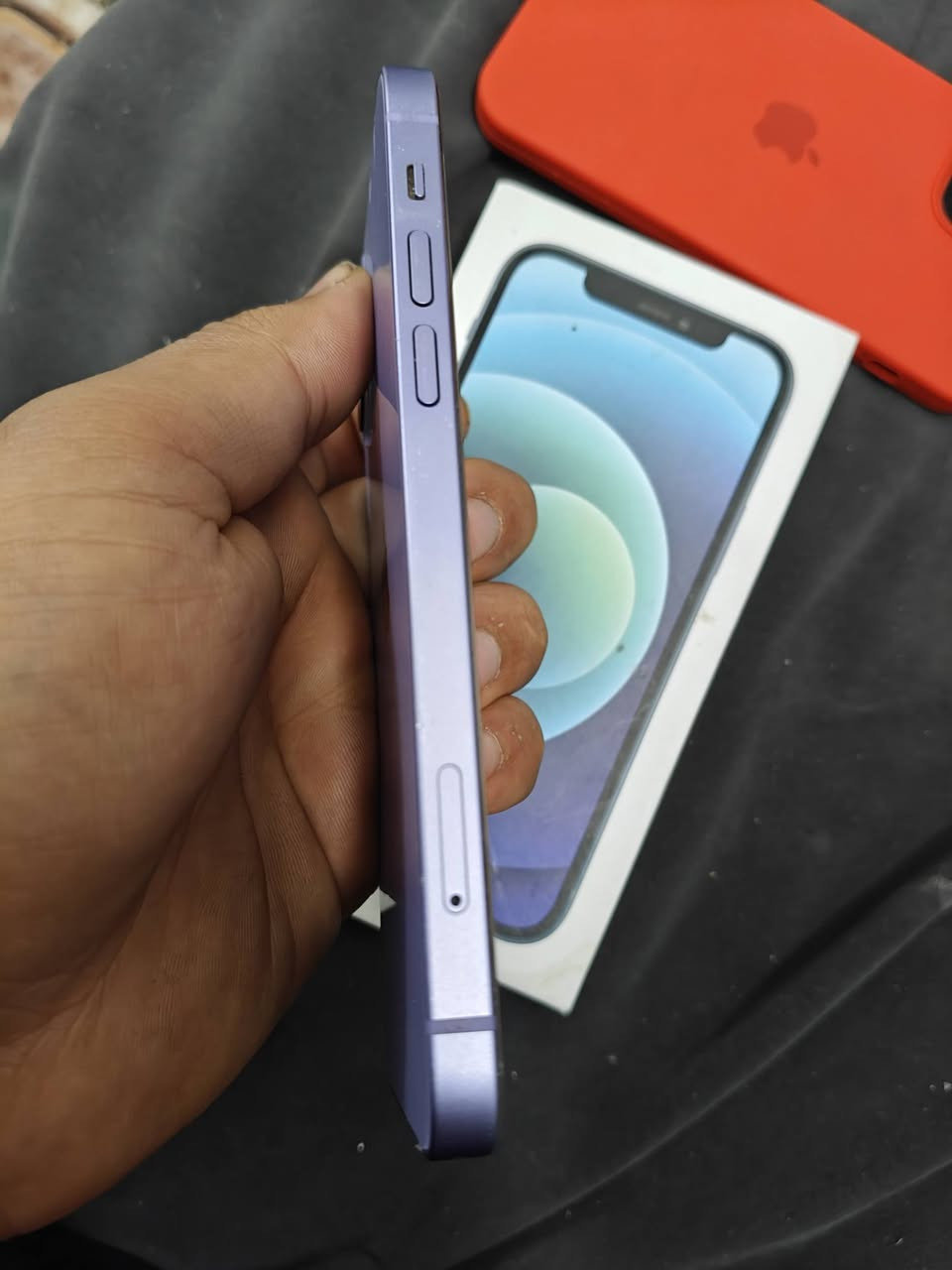 السلام عليكم
ايفون ١٢ عادي 
نضافته ٩٨ بالميه
فقط مبدل بطاريه  مابي اي خلل امانه الله الجهاز نضيف  فقط بطاريته مبدله اصليه مستعجل على بيعته ب٢٥٠ الف 
مكاني الشعب *********** واتساب متواجد
