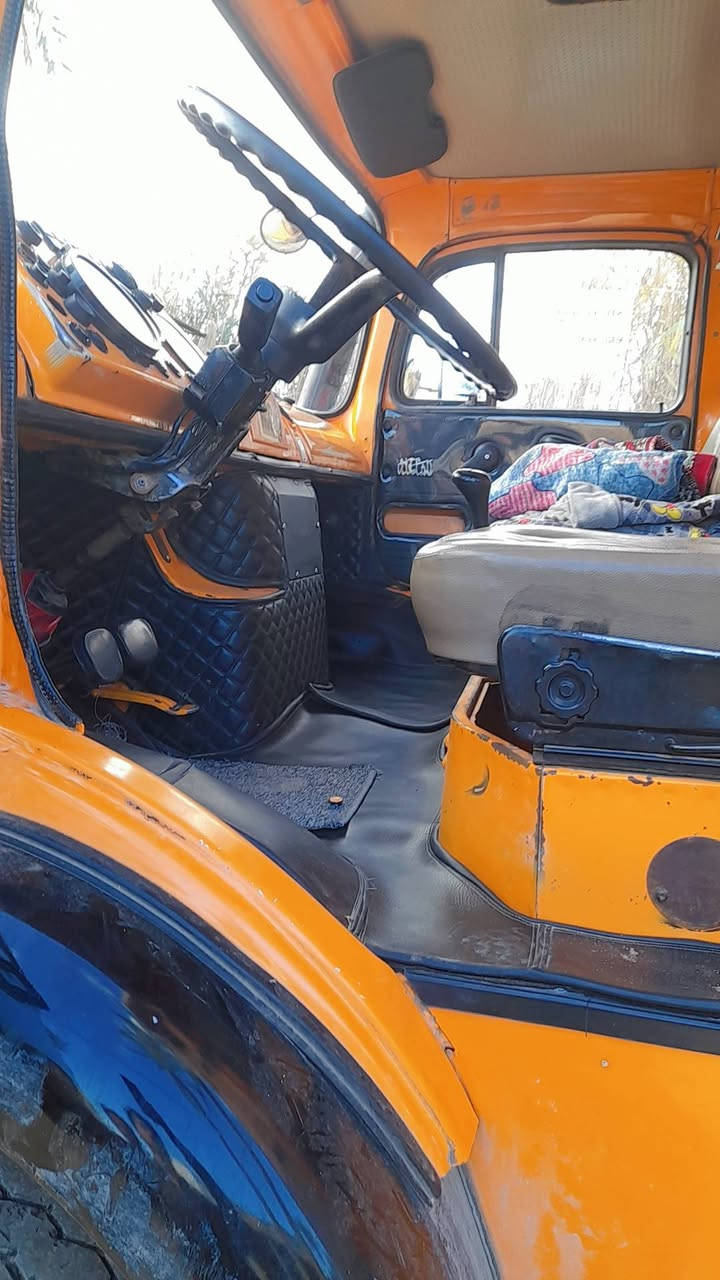 #للبيع 
اقجم موديل٨١ تك ومطوله مجموعه١٨ كير١١١ سياره جاهزه لشغل***********
