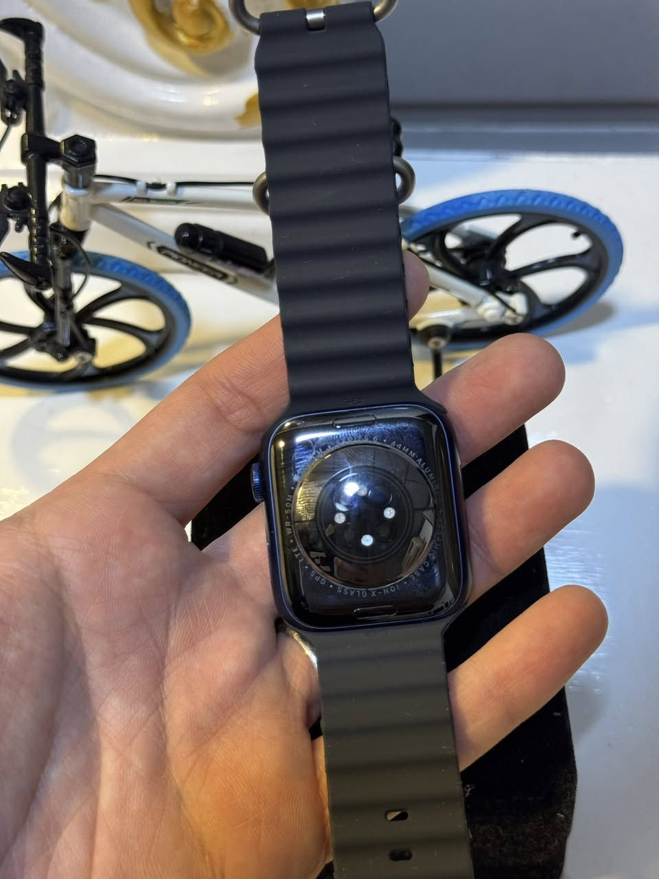 جيل 6 
حجم 44 
يدعم e_sim مو نسخة العادية 
بطارية 82
لون نيلي 
بدون حساب


**إذا كنت صاحب هذا الإعلان وتريد حذفه لأي سبب، رجاءا أرسل رسالة إلى الدعم الفني**