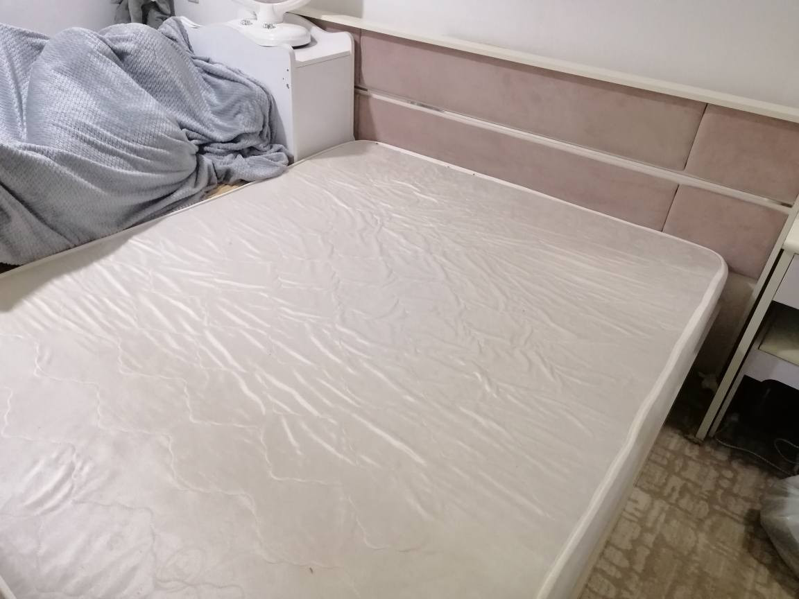 سیسه می دوو نه فه ری به دوشه که وه زور لوک 2 مه تر به 1.80 زور پاک خاوین ژیره که شی ده توانی وه ک مه خزه ن سودی لی وه رگری نرخی 170 هه زار و مه عامه له یه کی که م شوین سلیمانی ***********
*********** السليمانية, العراق
