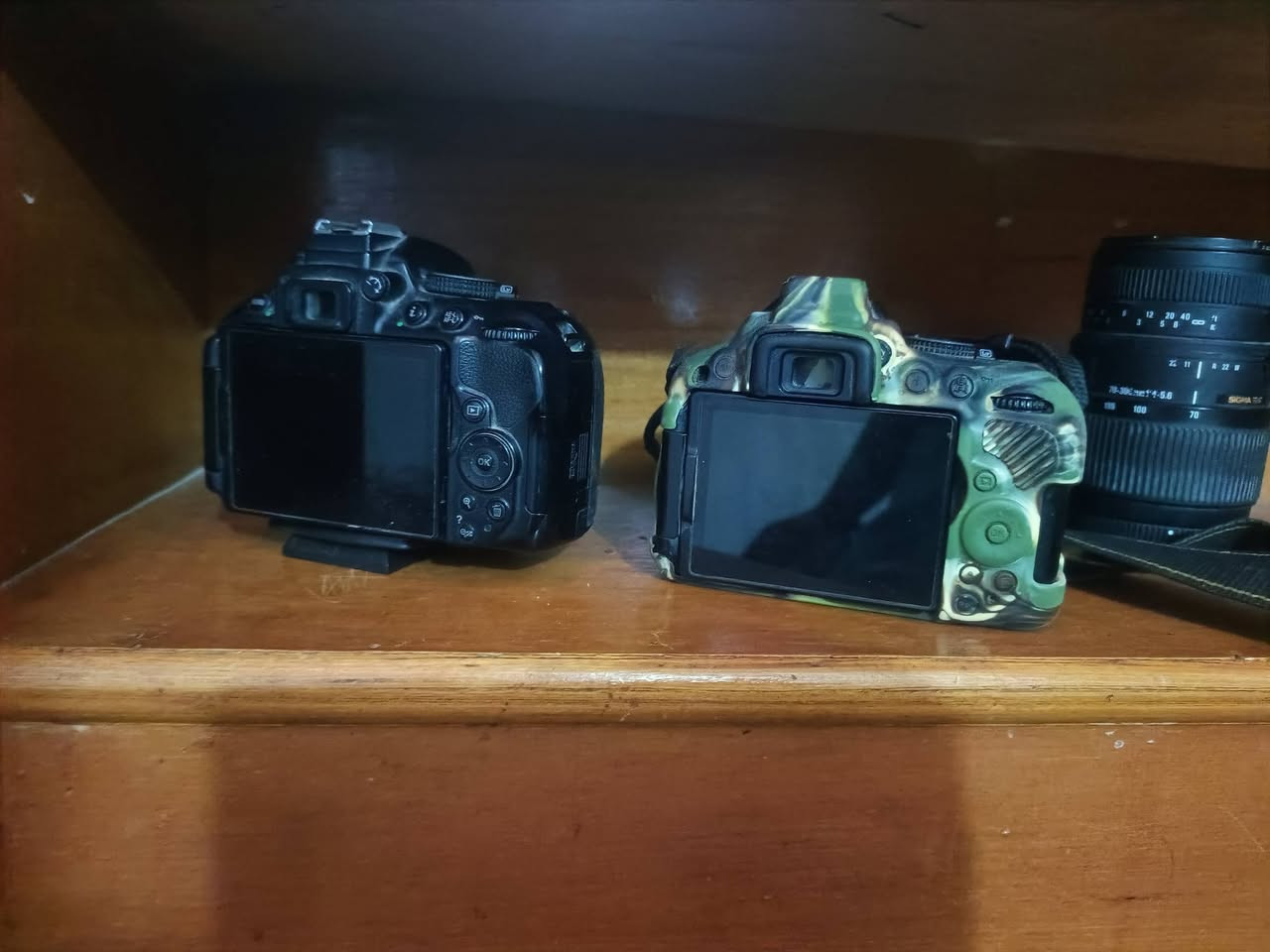 كاميرات عدد 2 D5300
للبيع السعر 500 مكاني الشطره 
م ***********

