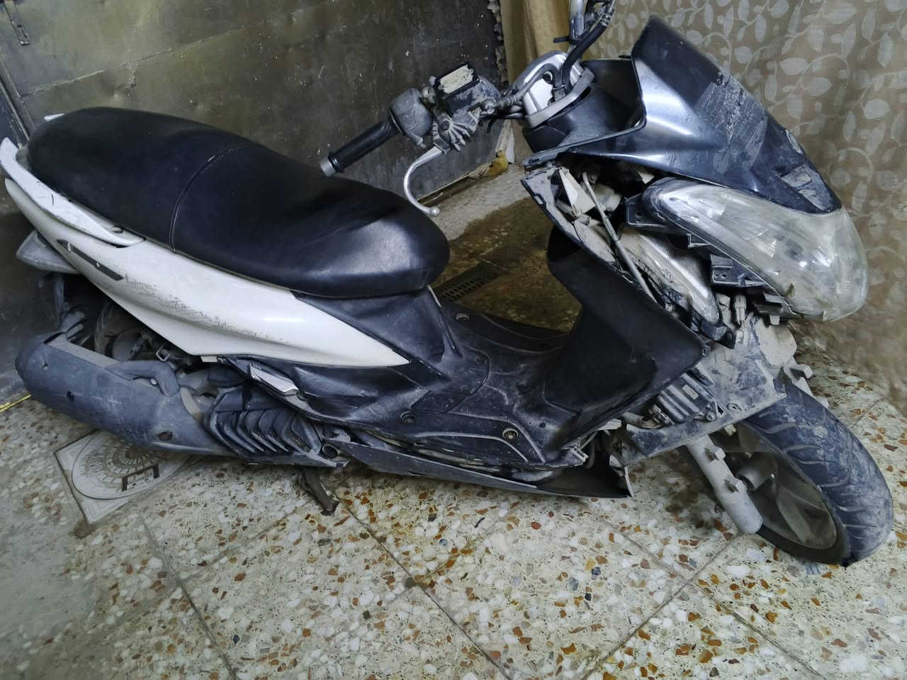 ماجسته اس طافيه ادير متشتغل يردله تأير امامي وكفرات ابيع هيج كوم حديد كهربائيات كله شغاله سعر 350 وبيه مجال *********** بغداد الرواد الشعله
